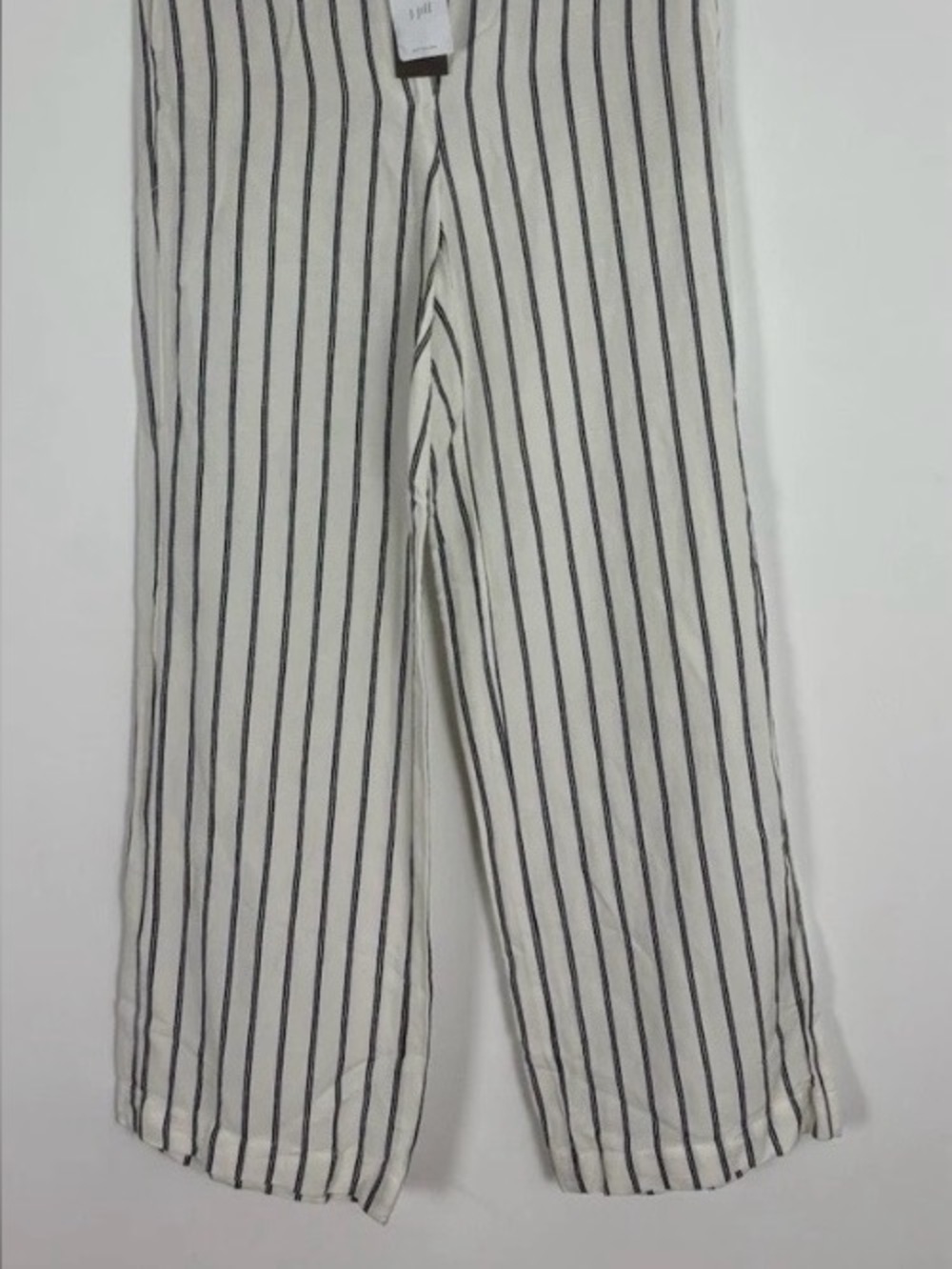 JJill Linen Blend pants in a size 6 navy blue and cream stripe.
